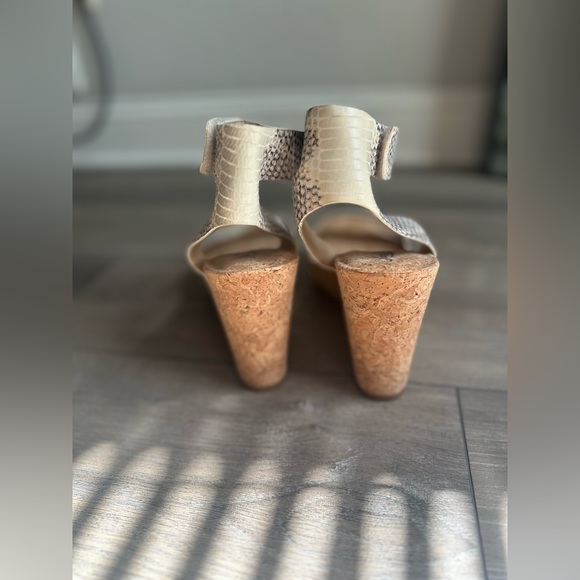 Lucky Brand McDowell Wedges - Size 10 - Picture 6 of 8